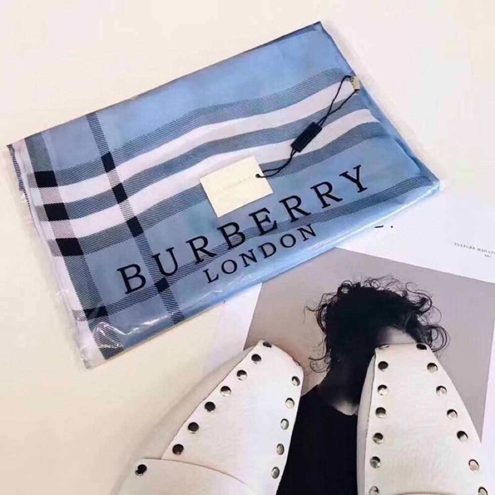 Bv*b*rry Scarf